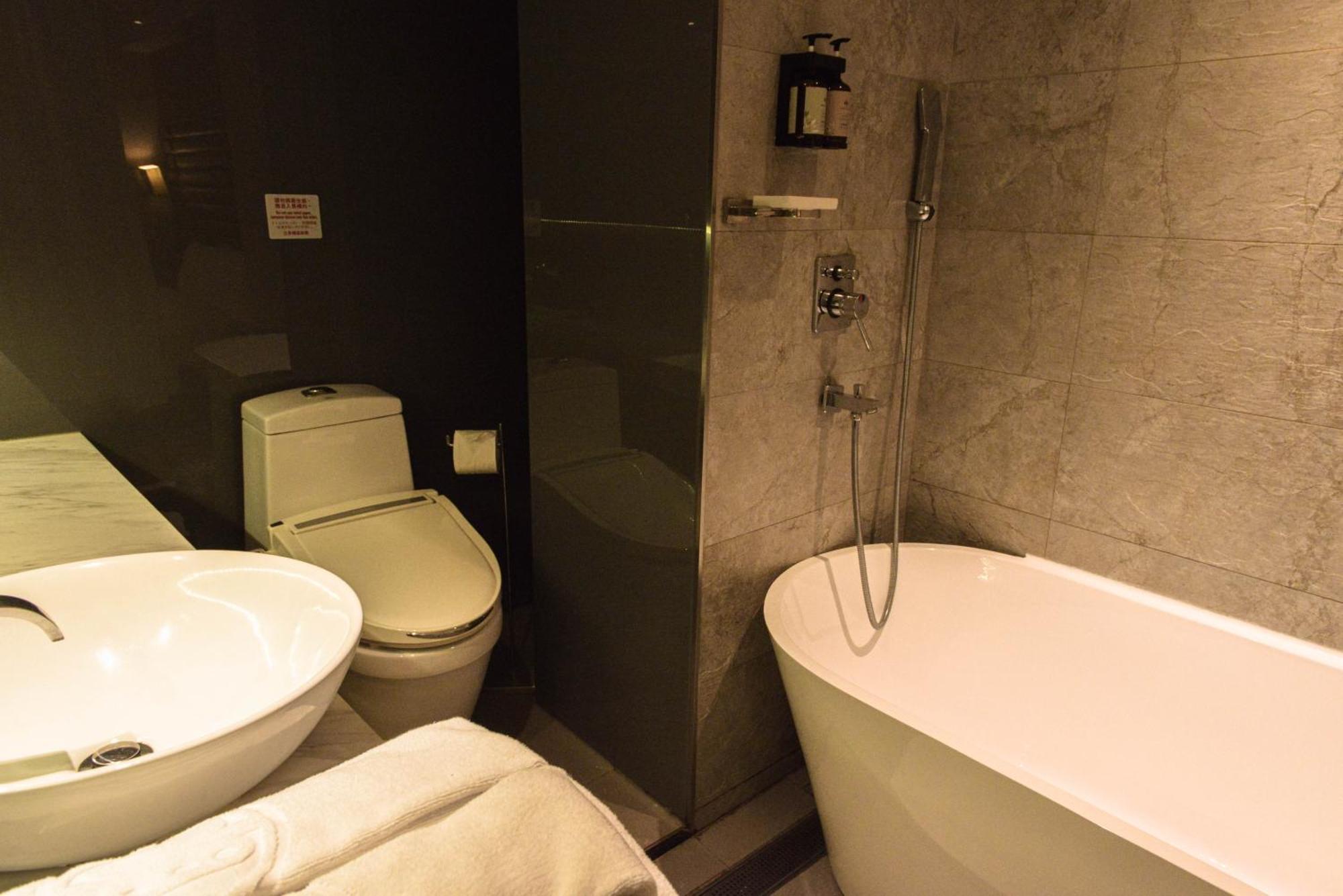 新麗旅店 Newful Hotel Taipei Bagian luar foto